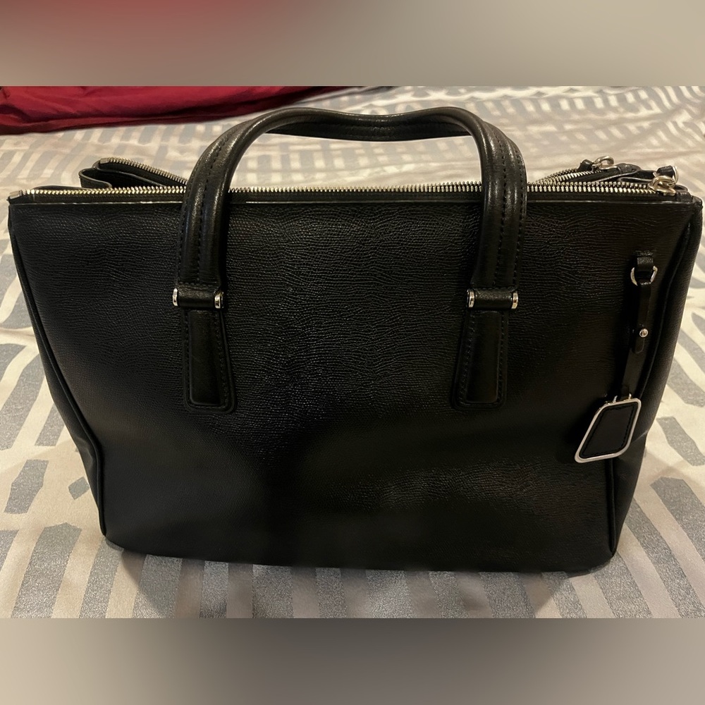 TUMI LARGE HAND BAG WITH DOUBLE ZIPPERS